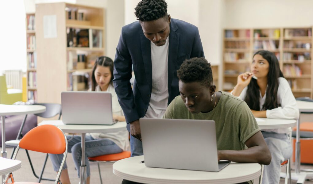 Najlepszy laptop dla studenta – przewodnik zakupowy